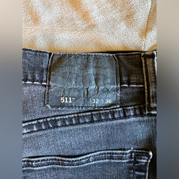 Levi Strauss. Size 32 W 36 L. Dark Grey. - Picture 5 of 5